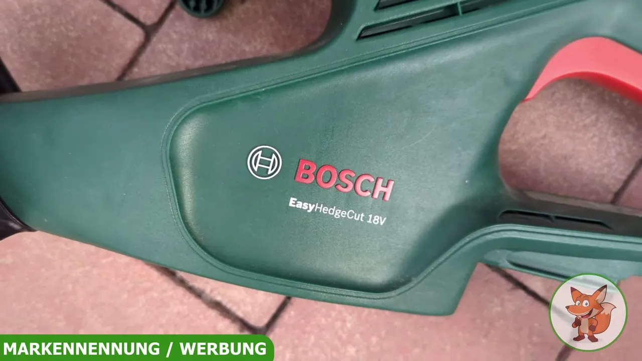 Die Bosch EasyHedgeCut 18-45 überzeugt durch eine leichte Bauweise mit einem Gewicht von rund 2,3 kg.