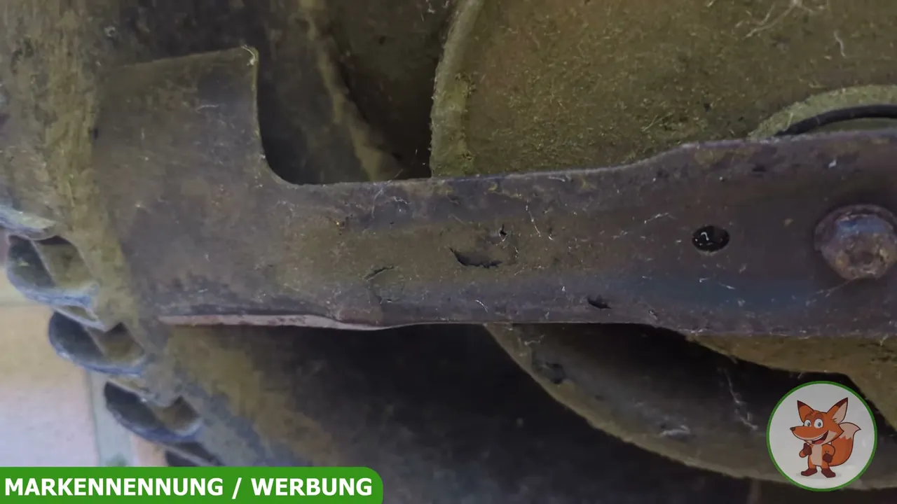 Meiner Meinung nach erzeugt das Messer einen starken Luftstrom, wodurch fast das gesamte Schnittgut im Korb landet.