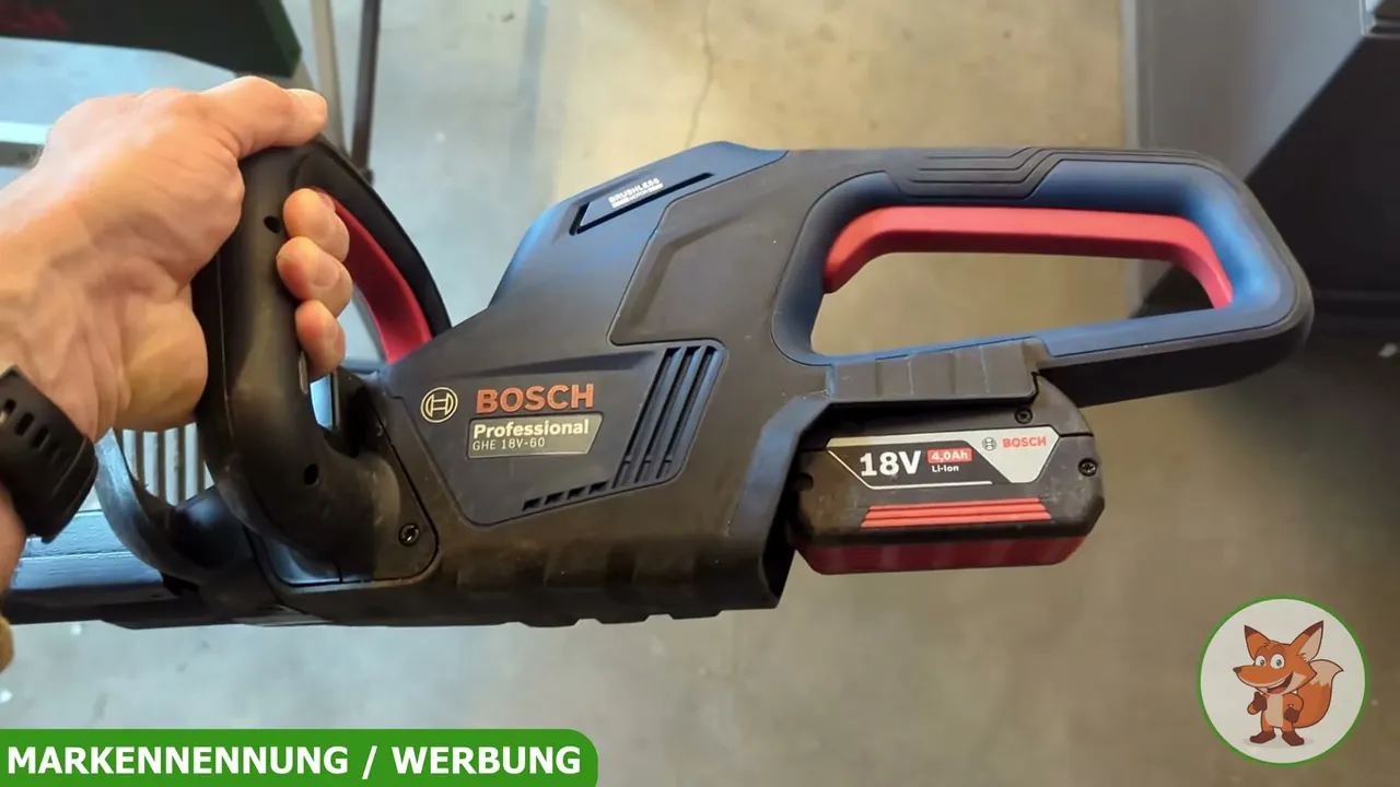Der bürstenlose Motor sorgt für hohe Schnittleistung und wird über das Bosch Professional 18V-System betrieben.