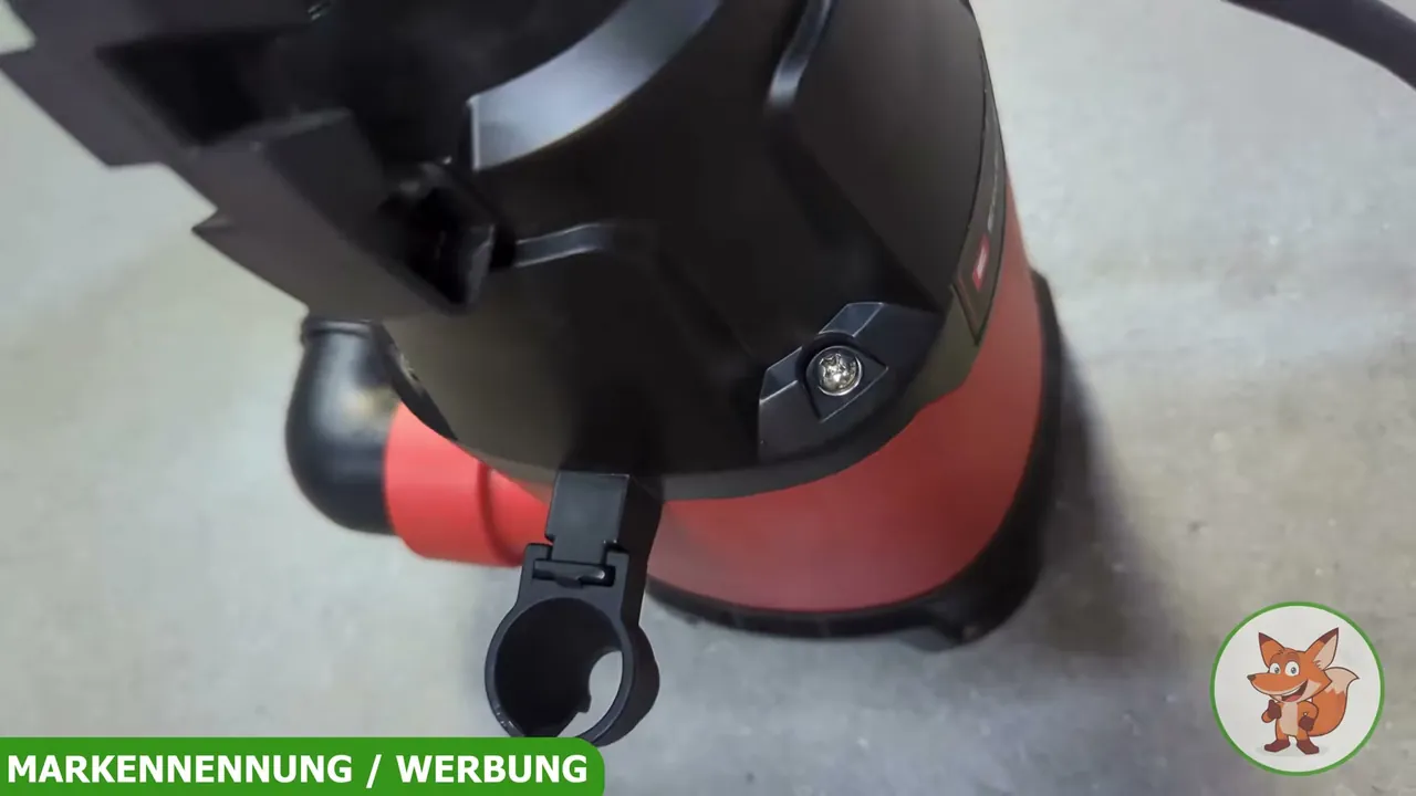 An der Klemme lässt sich der Schwimmerschalter für das automatische Ein- und Ausschalten stufenlos einstellen.