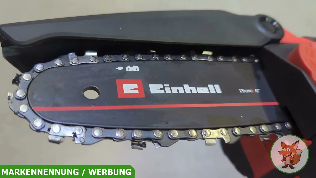 Das Schwert bietet 12,5 cm Schnittlänge und arbeitet mit einer Kettengeschwindigkeit von bis zu 4,8 m/s.