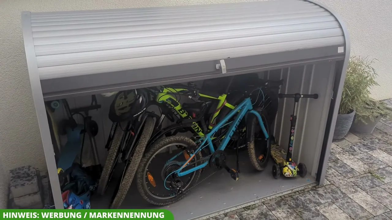 In meinem Test bietet der StoreMax 190 mit über 2.000 Litern Volumen erstaunlich viel Platz für den Familienfuhrpark.