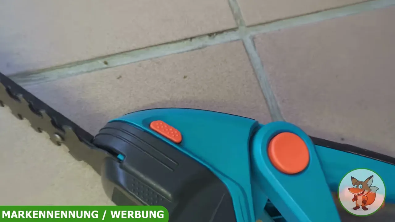 Ich finde den werkzeuglosen Messerwechsel per Knopfdruck direkt am Gehäuse extrem unkompliziert.