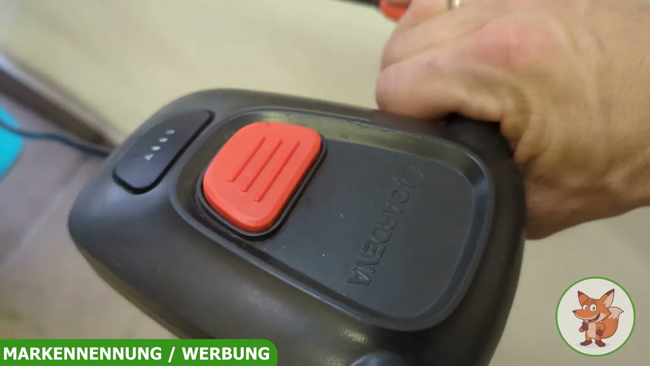 Ich finde die beidseitigen Bügelschalter und den ergonomischen Handgriff beim Mähen ausgesprochen komfortabel.