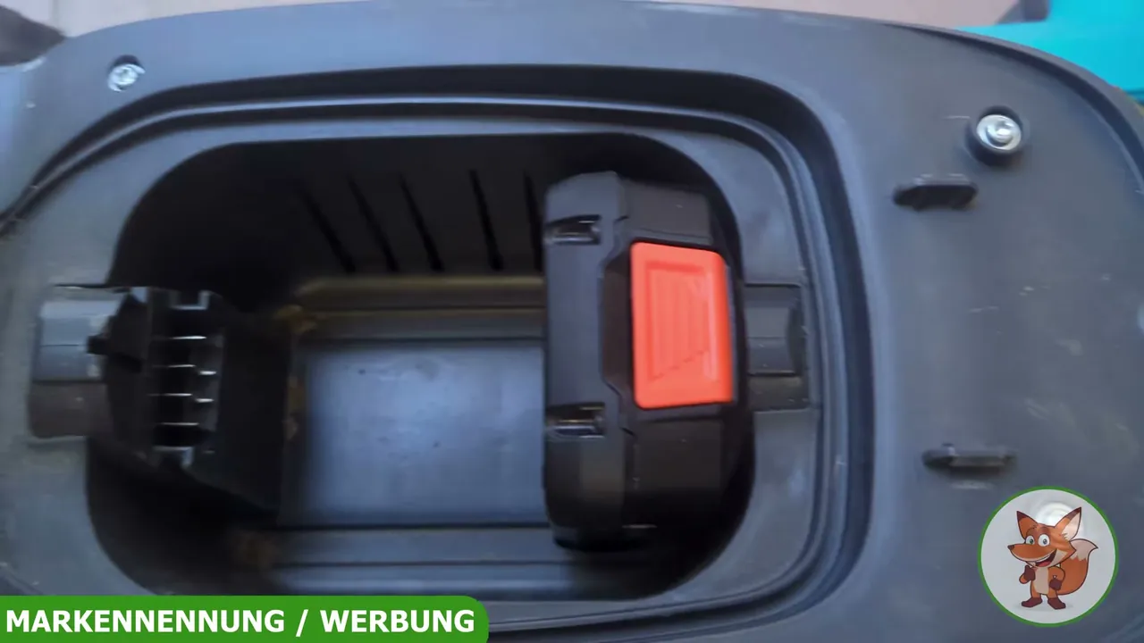 In meinem Test reicht die Energie der beiden System-Akkus für solide 45 Minuten durchgehendes Rasenmähen.