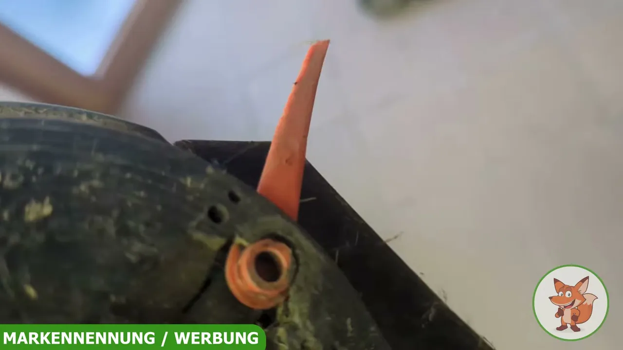 Ich finde die Kunststoffmesser ideal, um Kanten und kleine Ecken im Garten sauber nachzuschneiden.