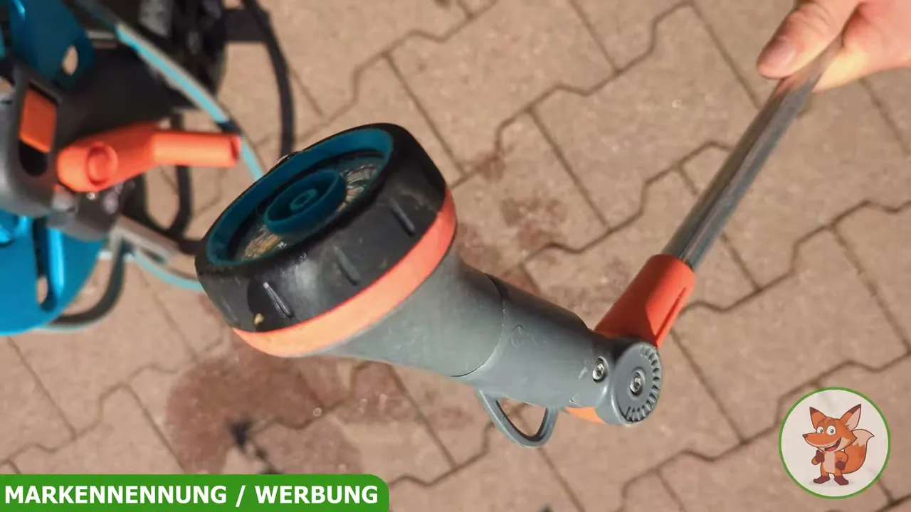 Der 2-in-1-Brausekopf ermöglicht verschiedene Strahlbilder für die schonende Bewässerung oder gezielte Reinigung.