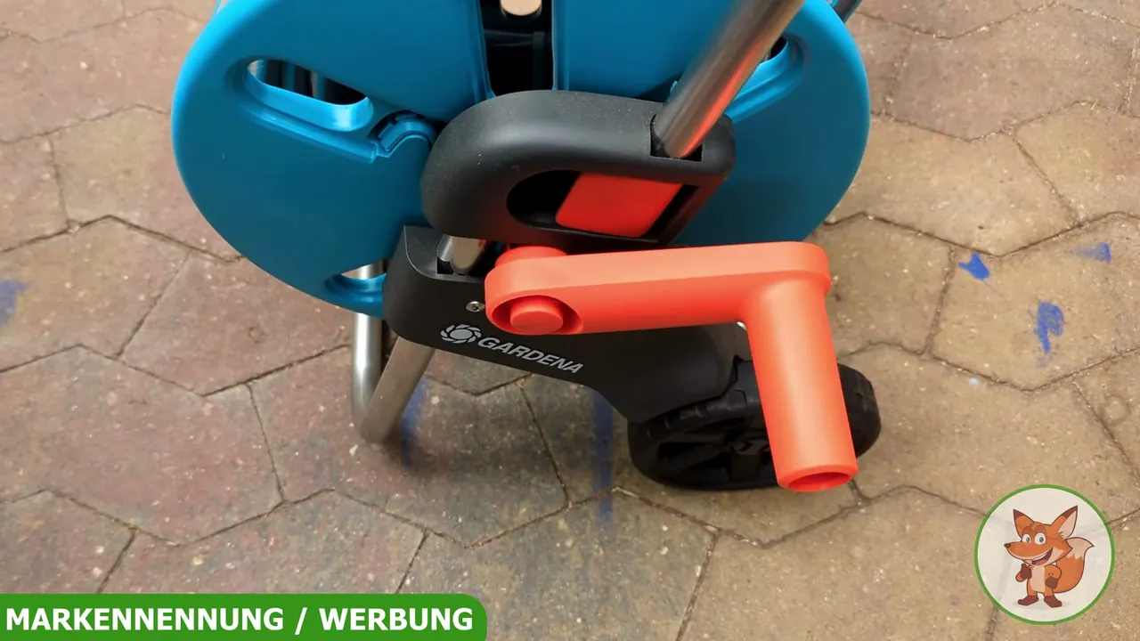 Die robuste Kurbel zum Aufrollen lässt sich flexibel an der linken oder rechten Seite montieren.