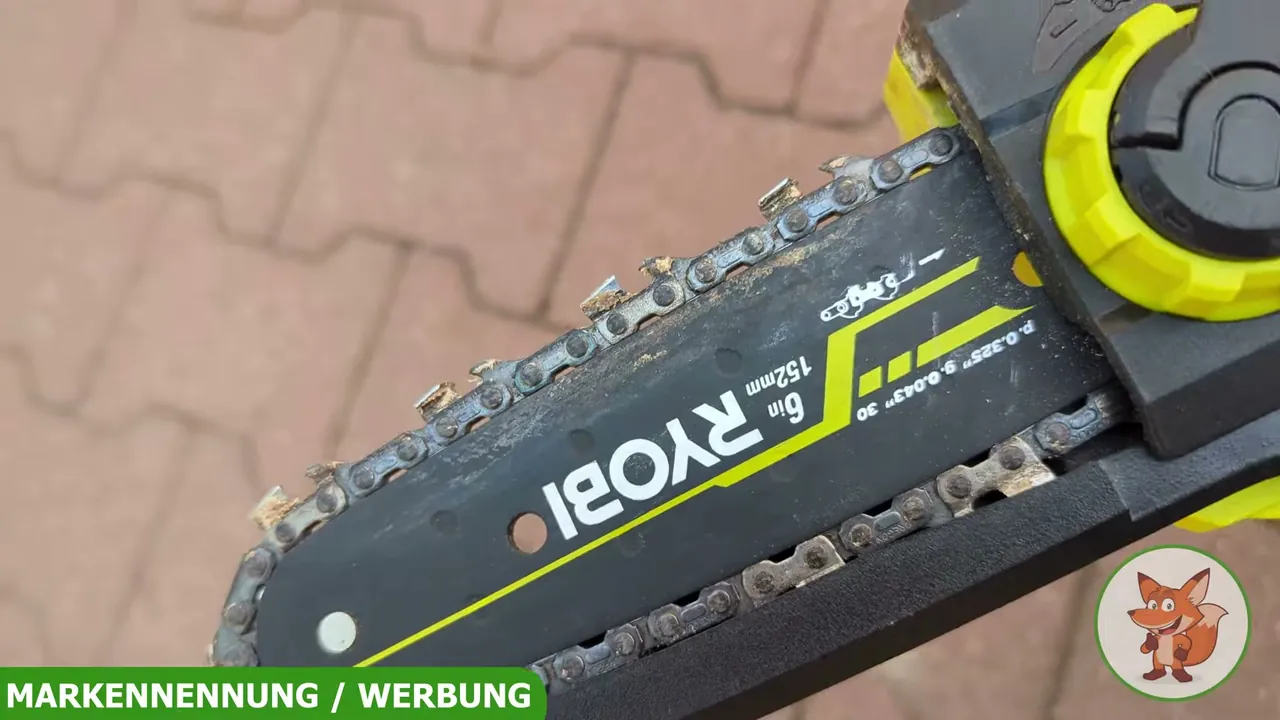 Dank des werkzeuglosen Kettenspannsystems lässt sich die Kette im Alltag besonders schnell und einfach justieren.