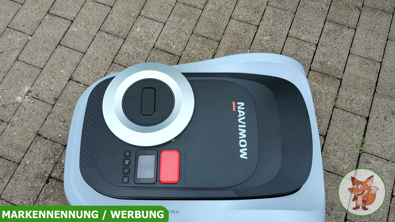 Der Segway Navimow i210 LiDAR Pro bietet ein kompaktes Gehäuse mit integriertem EFLS-Navigationssystem auf der Oberseite.
