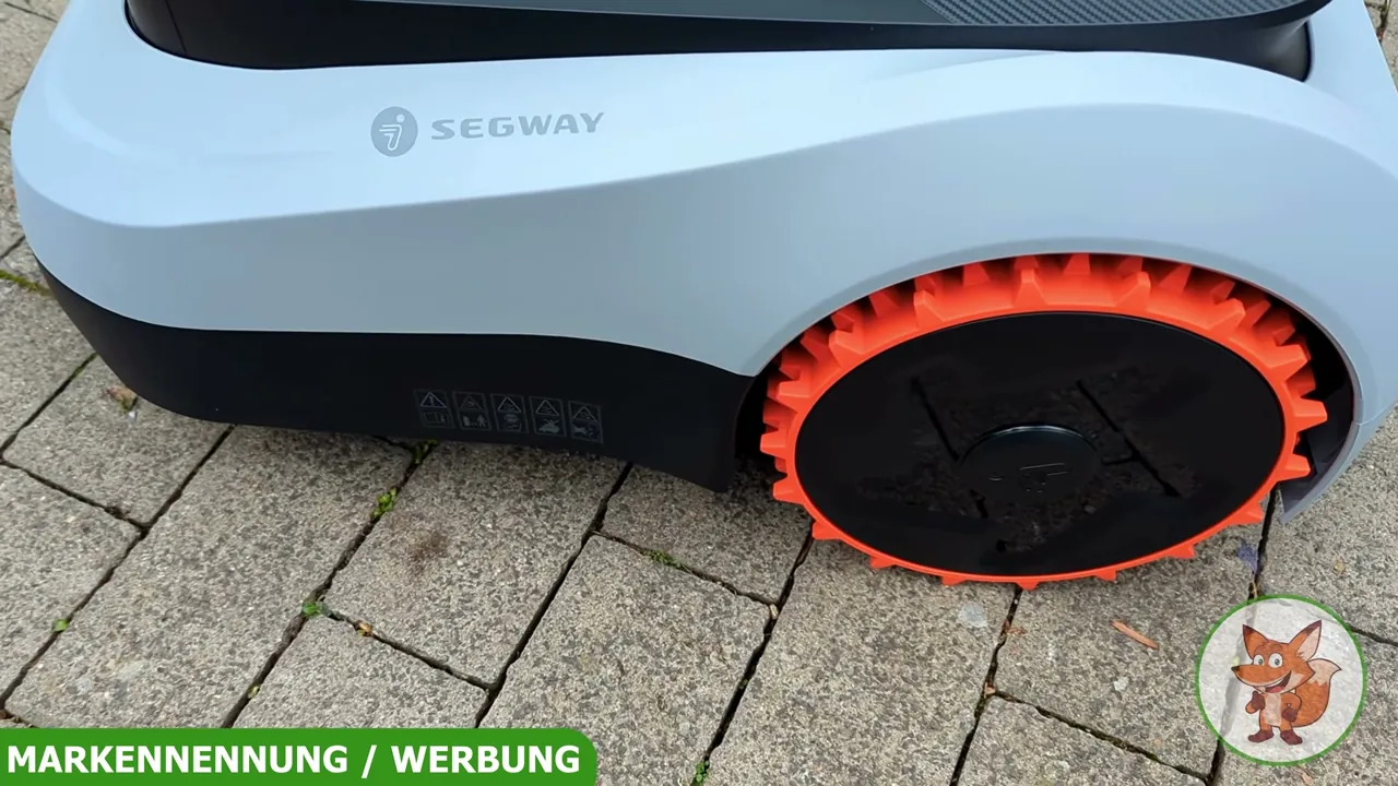 Das markante Profilrad unterstützt das Allradsystem bei der Bewältigung von anspruchsvollen Steigungen bis zu 55 Prozent.