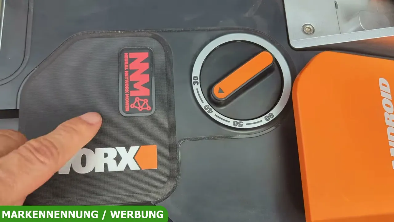 Über den integrierten Drehregler lässt sich die Schnitthöhe stufenweise von 30 bis 60 mm anpassen.
